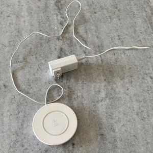 Belkin White Wireless Charger with Adapter